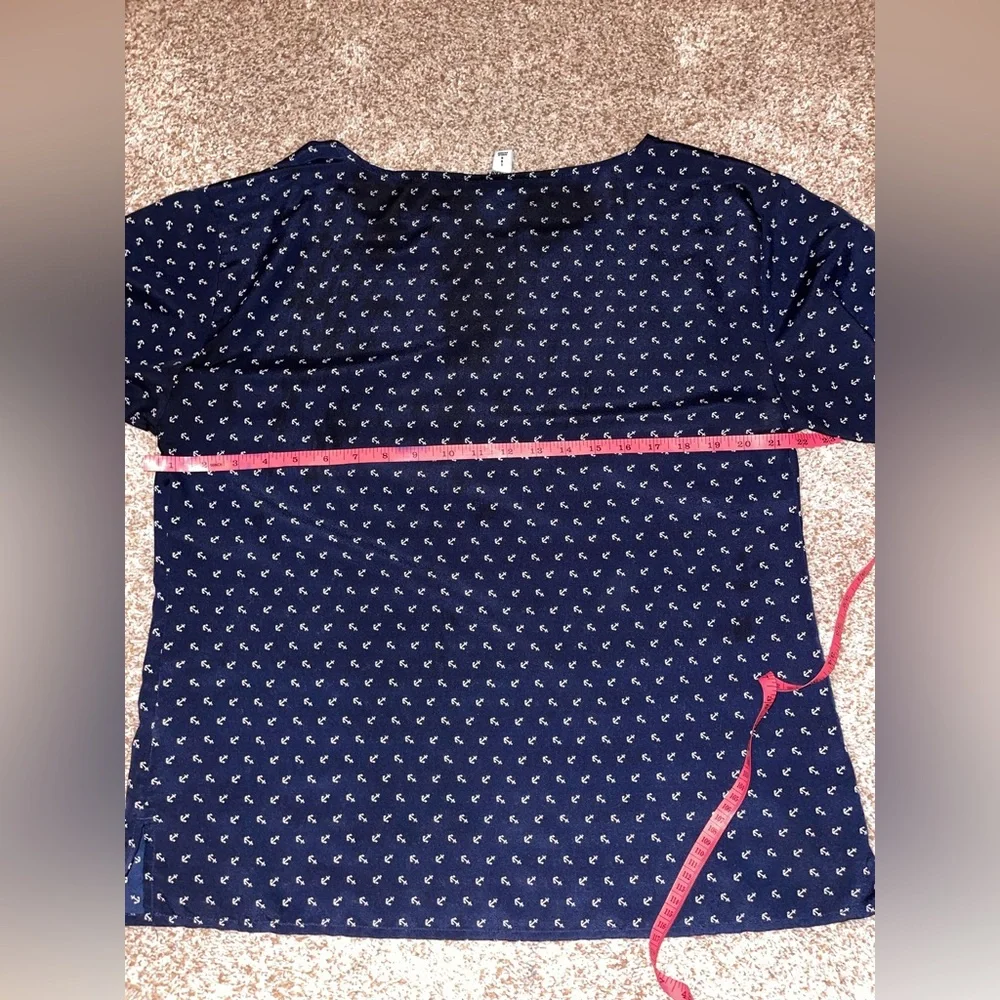 Women’s large Old Navy Blue top w/ small white anchors.3/4 convertible sleeves - Picture 6 of 9
